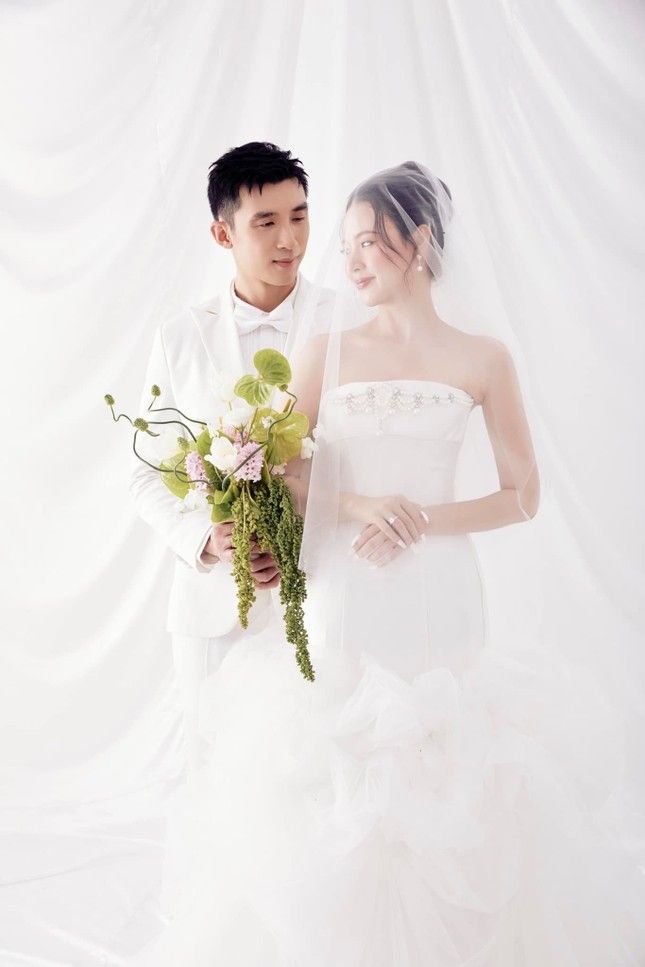 Hoa cưới của cô dâu Midu từ đám hỏi đến đám cưới đều có điểm đặc biệt
