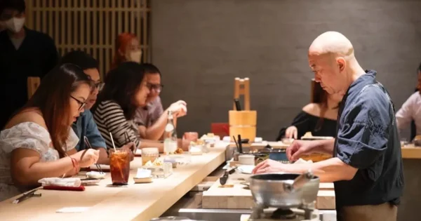 Omakase - Phong cách ăn lạ được Trấn Thành và giới nhà giàu Việt cực ưa chuộng: Không được chọn món, không biết trước giá... nhưng số tiền phải trả gây choáng!