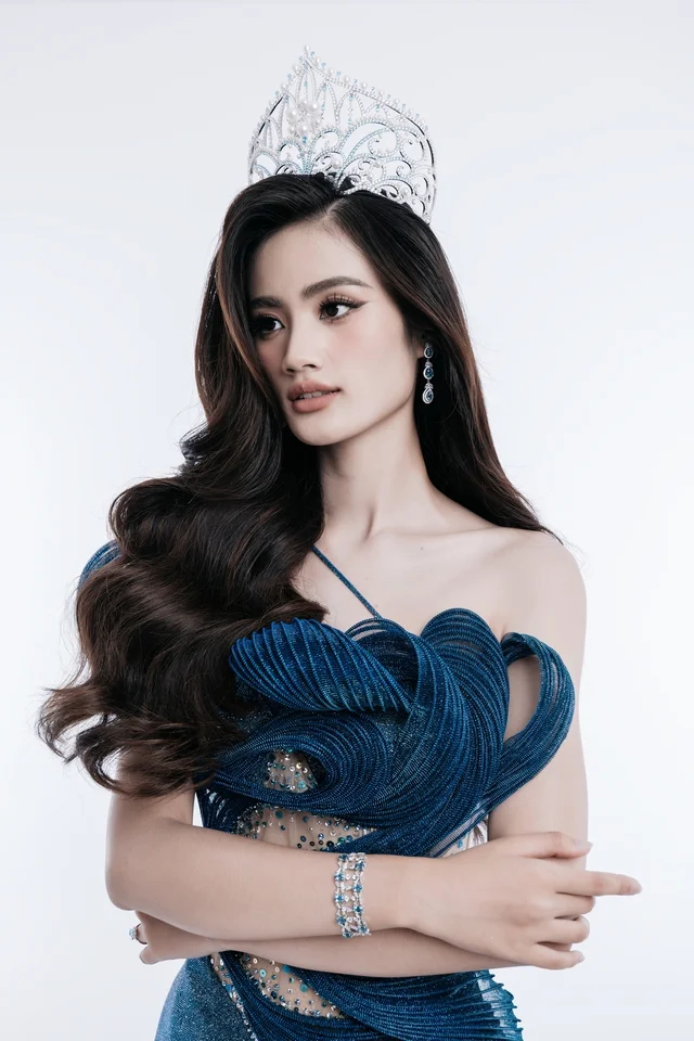 Hoa hậu Ý Nhi làm gì khi hiếm hoi trở về Việt Nam, trước thềm thi Miss World 2025?