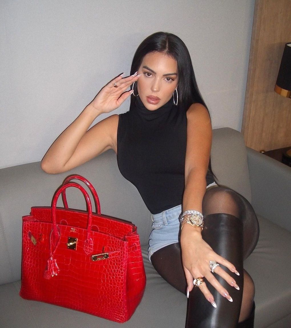 Dàn WAGs sang chảnh khoe túi xách Hermès có giá vài tỷ đồng