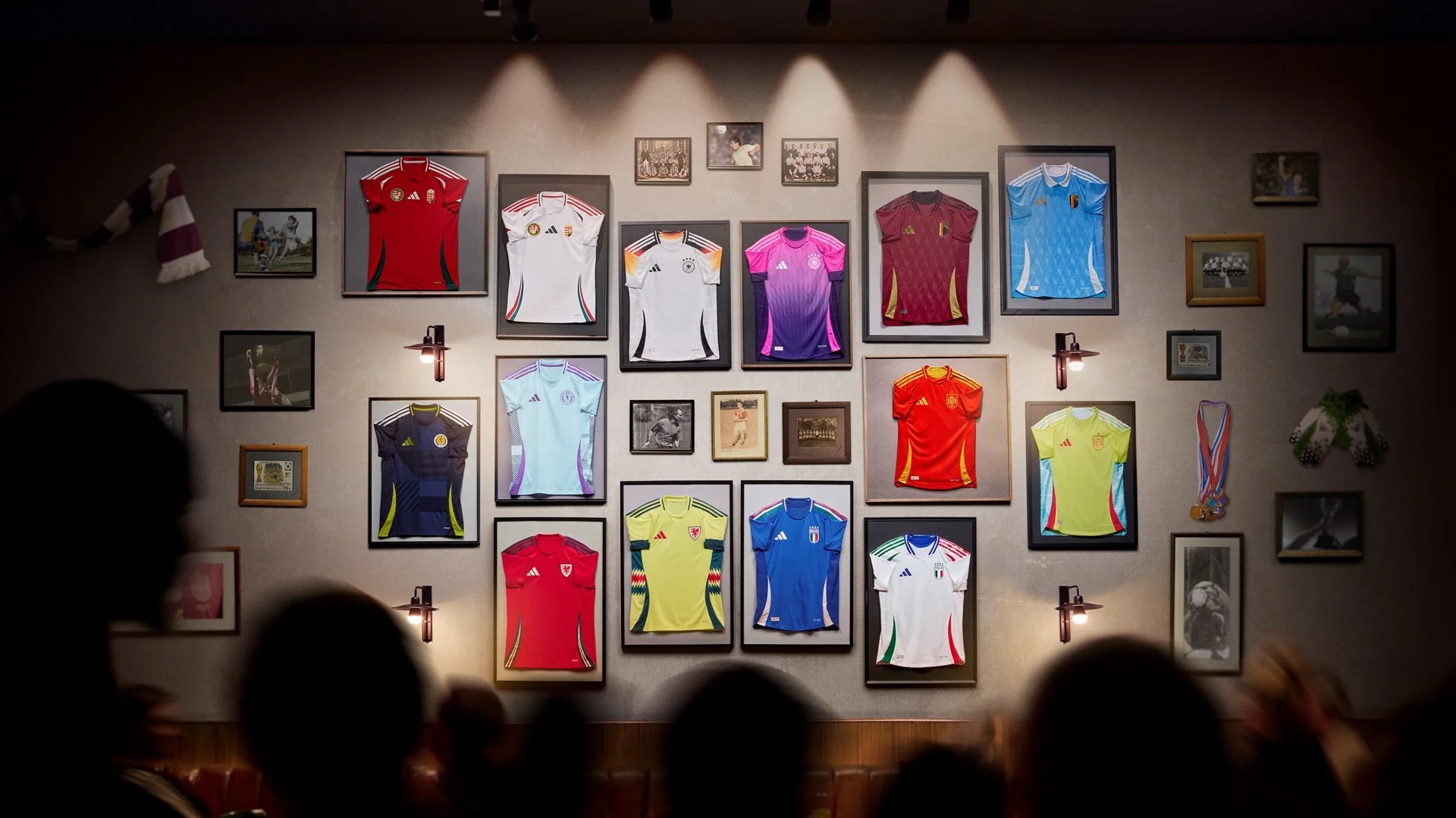 Đua nhau đổ tiền tài trợ áo đấu, adidas hay Nike "lãi" nhất tại Euro 2024?