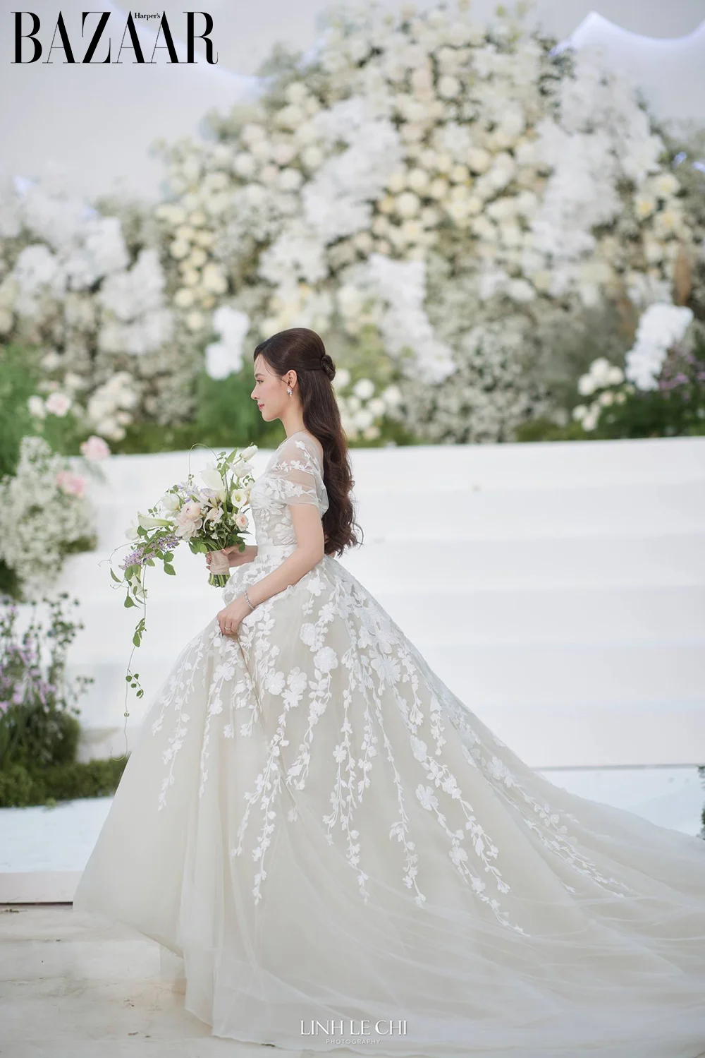 4 mẫu váy cưới lộng lẫy của cô dâu Midu trong hôn lễ cổ tích