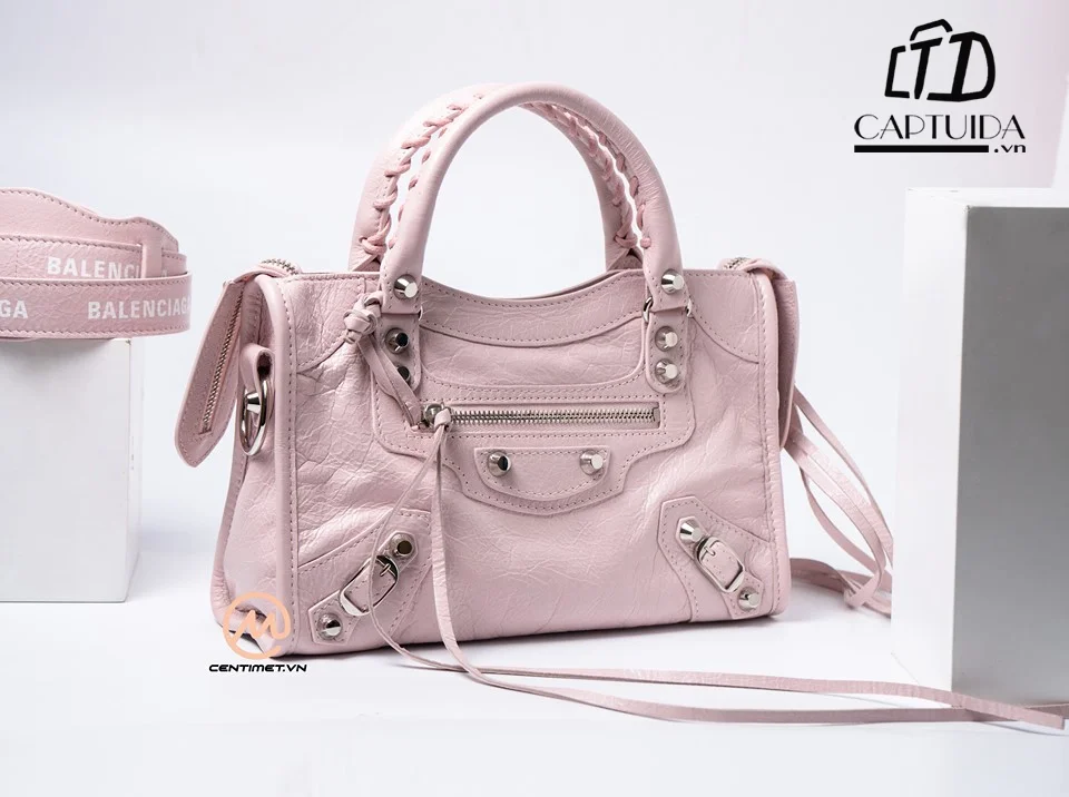 Sự trở lại của túi xách Le City, It Bag nhà Balenciaga