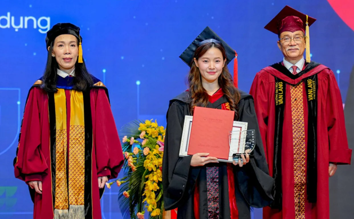 Midu tốt nghiệp thạc sĩ