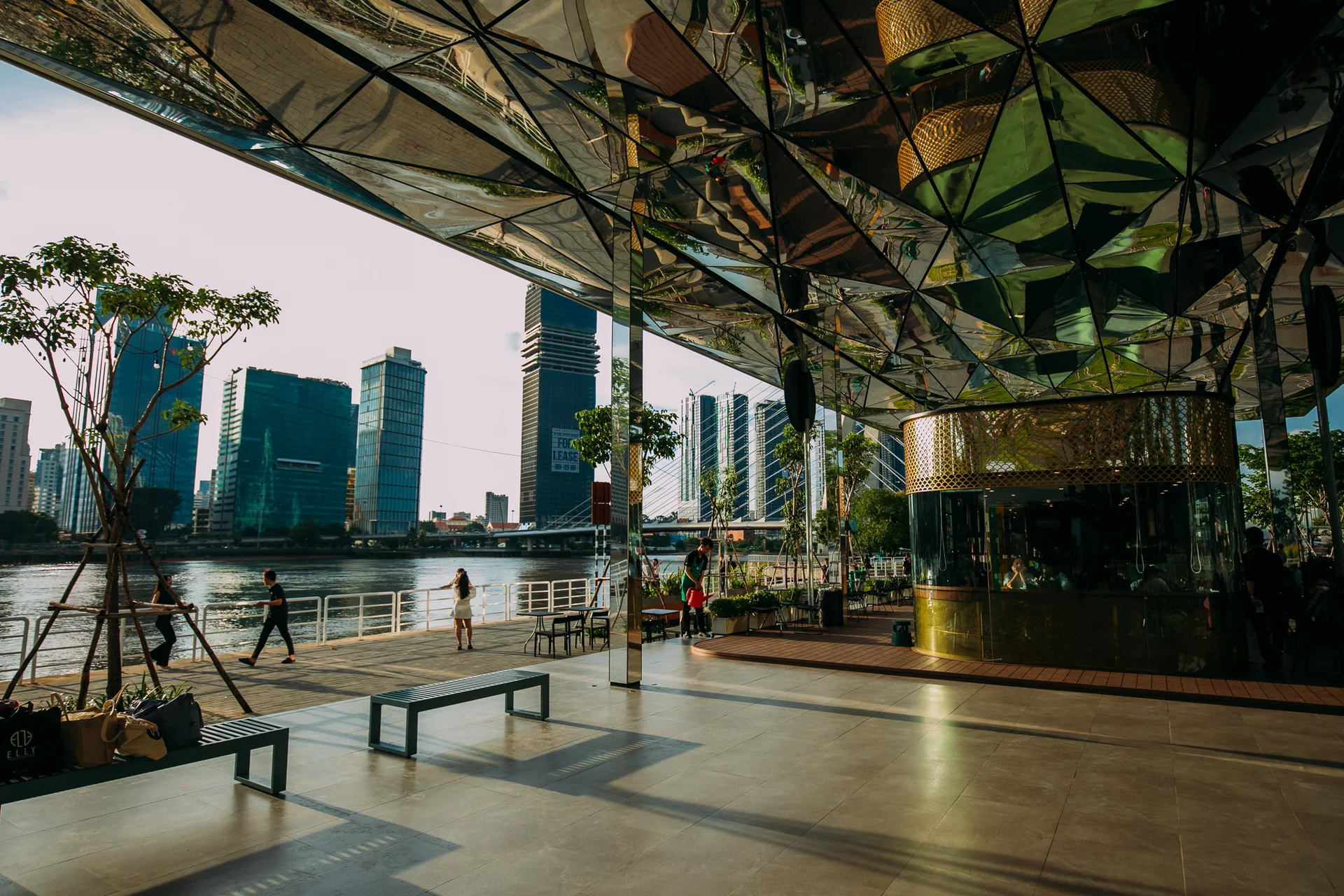 Starbucks WaterBus Thủ Thiêm