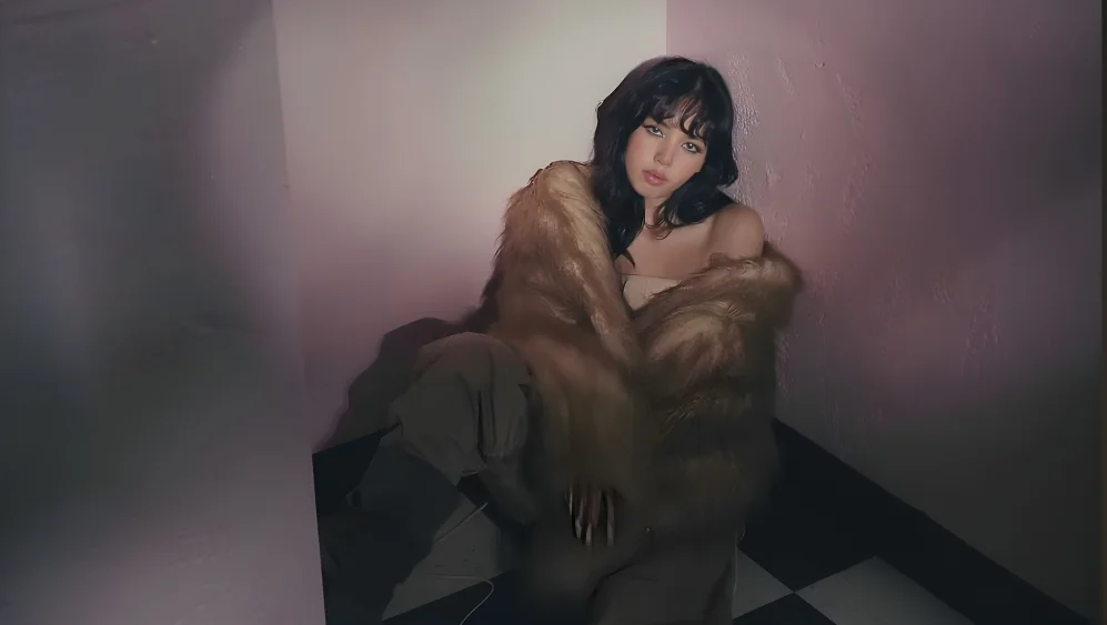 MV New Woman