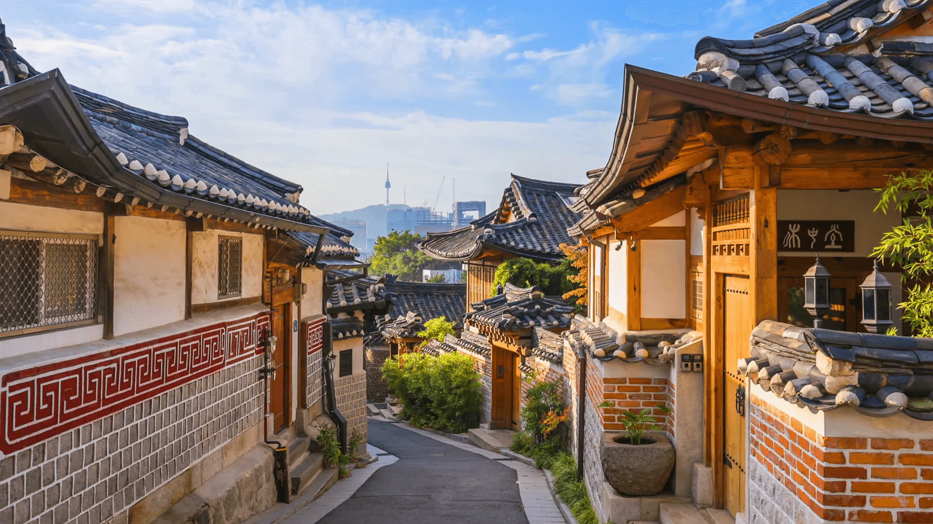 Chiêm ngưỡng vẻ đẹp cổ kính của làng Hanok Jeonju trong sắc thu vàng