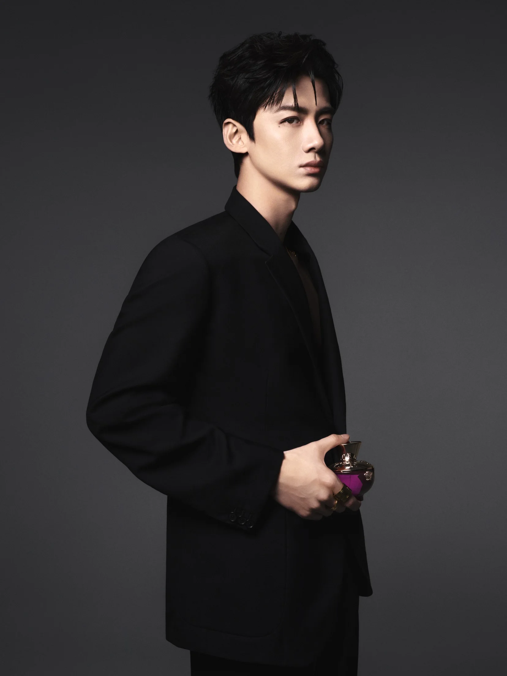 Versace Dylan - Bộ ba hương mùa hè đến từ nhà mốt thời trang bậc nhất nước Ý