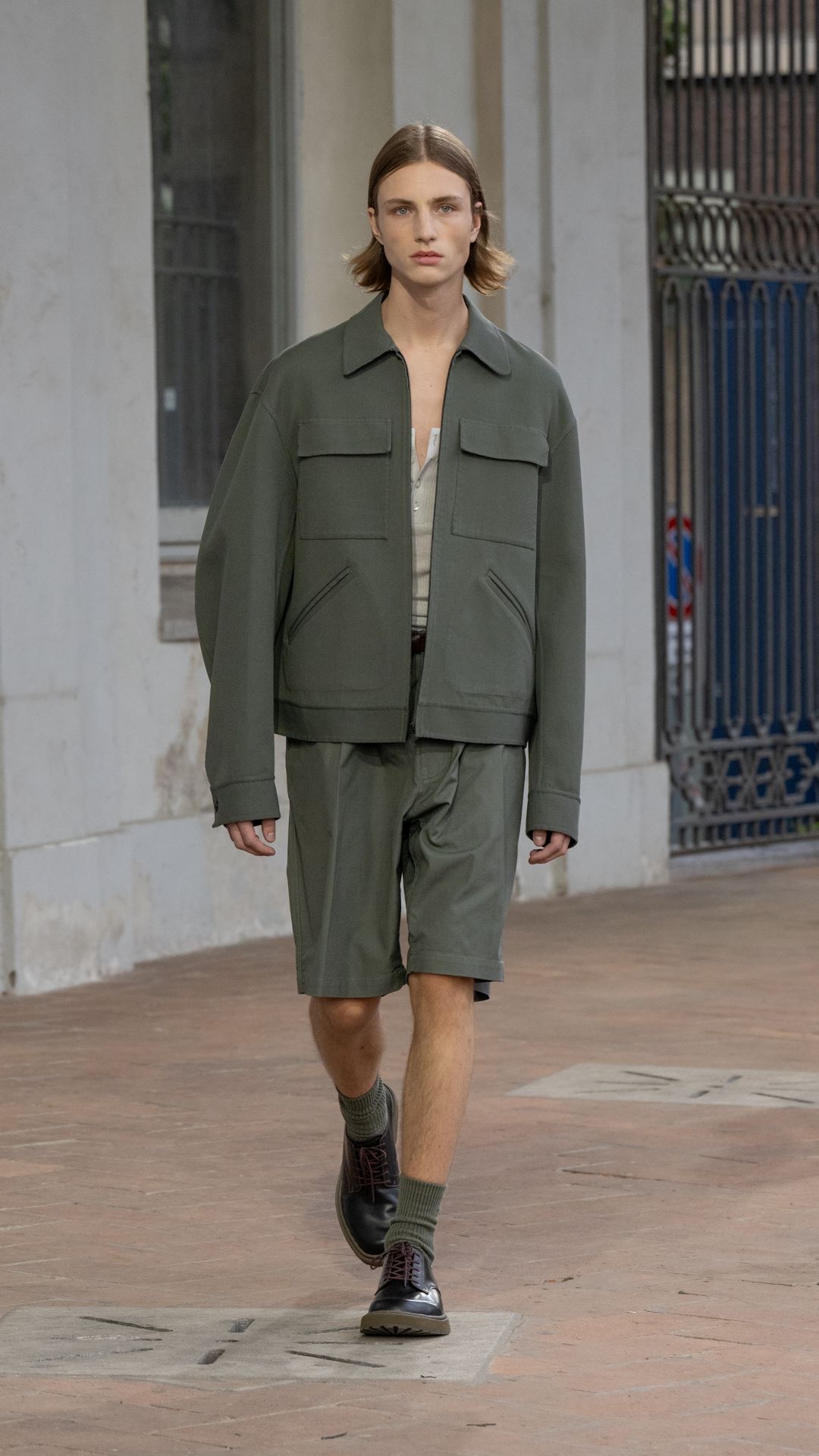 Onitsuka Tiger Giới Thiệu BST Xuân/Hè 2025 Tại Milan Fashion Week