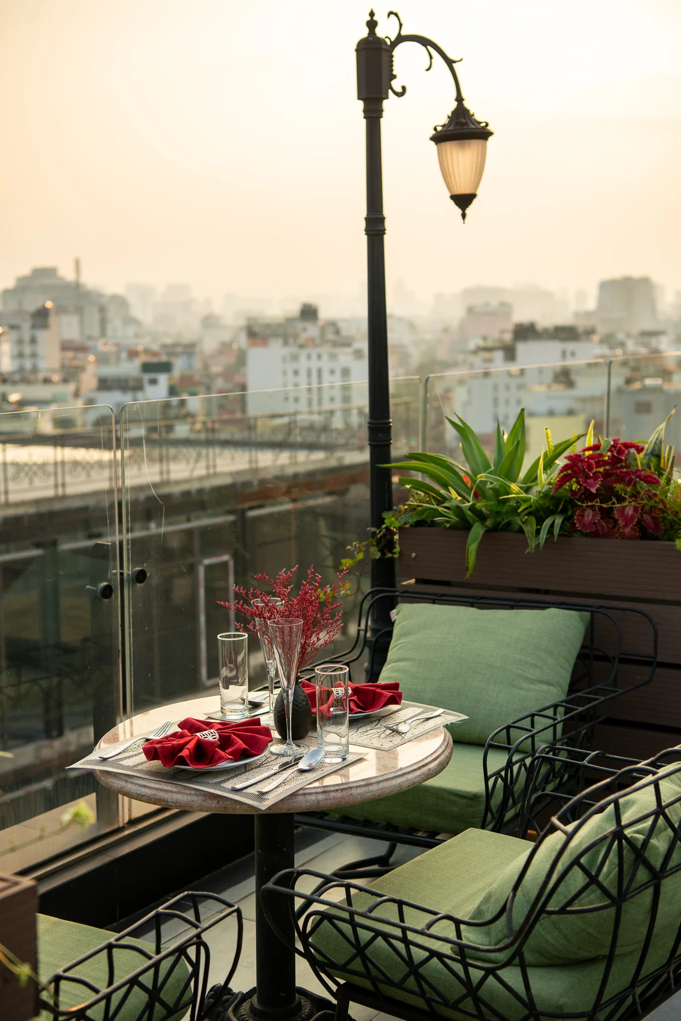 5 nhà hàng view siêu đẹp tại Hà Nội – Check-in là mê ngay!