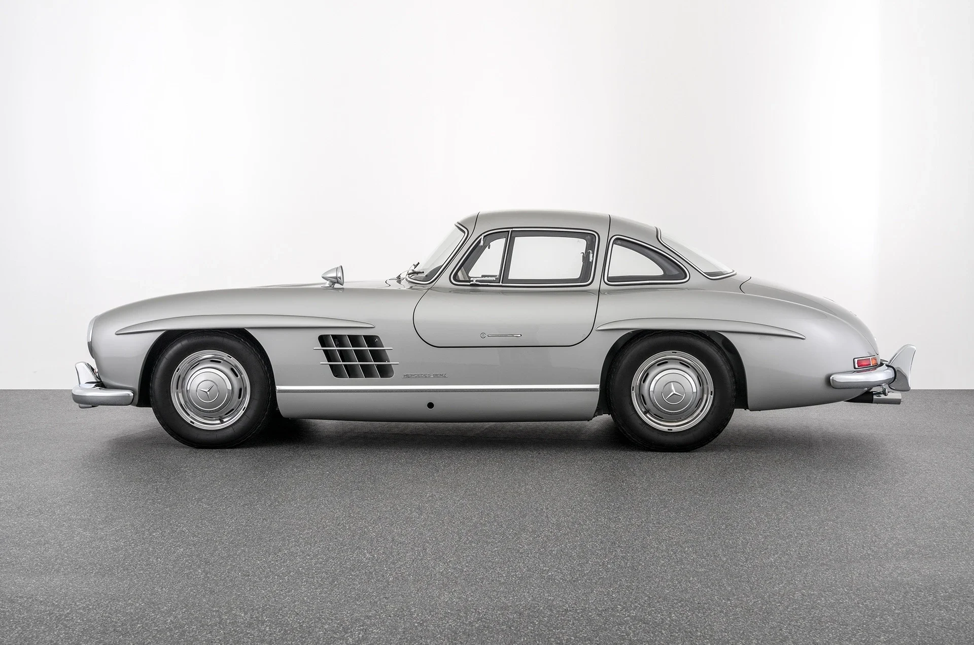 Huyền thoại Mercedes-Benz 300 SL xuất hiện tại Việt Nam?