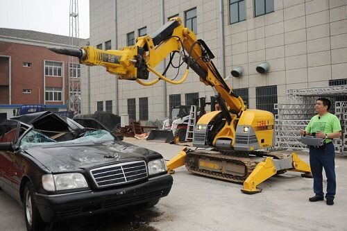 chen-guangbiao-smash-benz-110901601.jpg