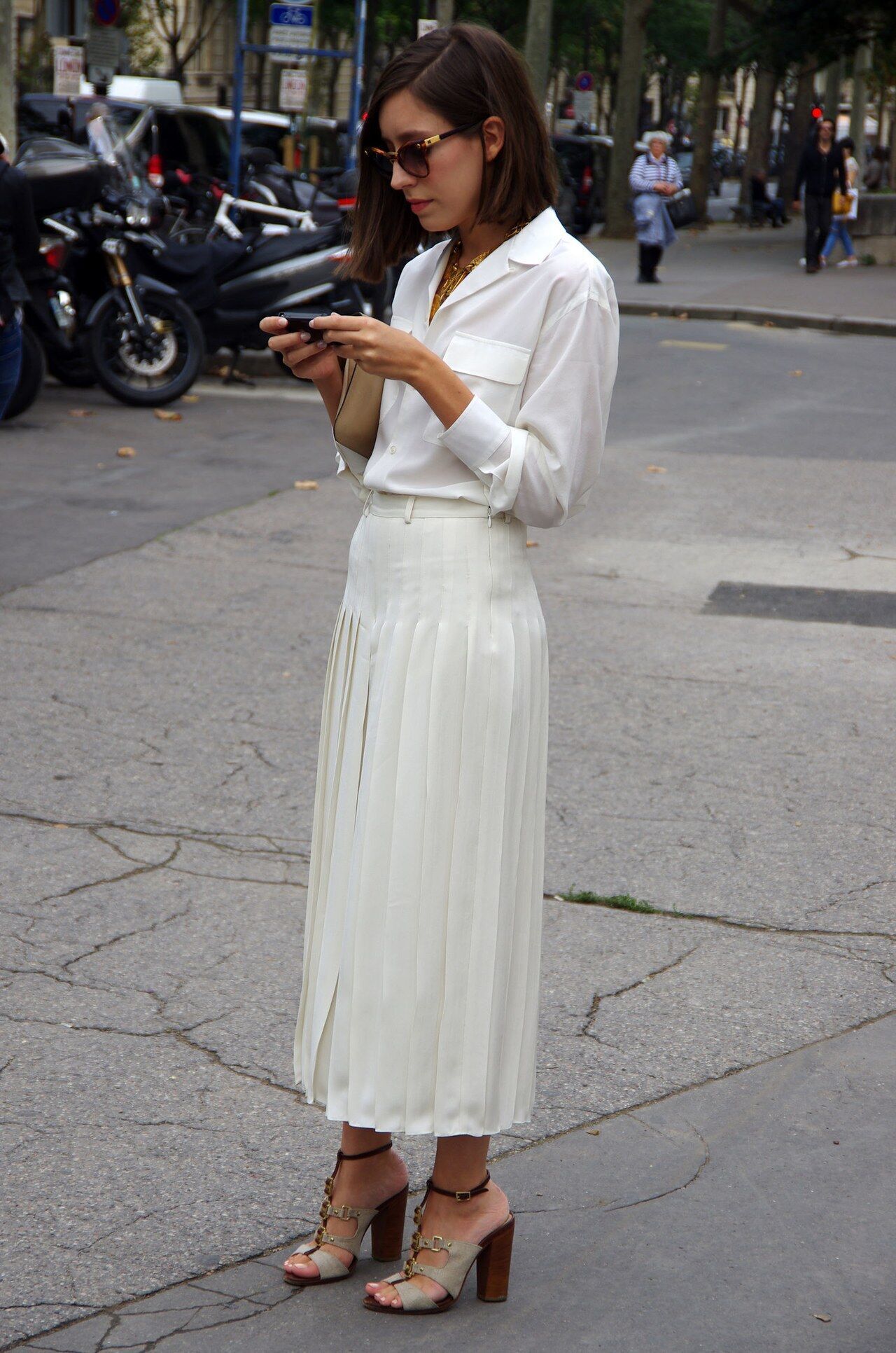 fashion-2015-11-white-shirt-outfit-ideas-work-white-pleated-skirt-getty-images-main.jpg
