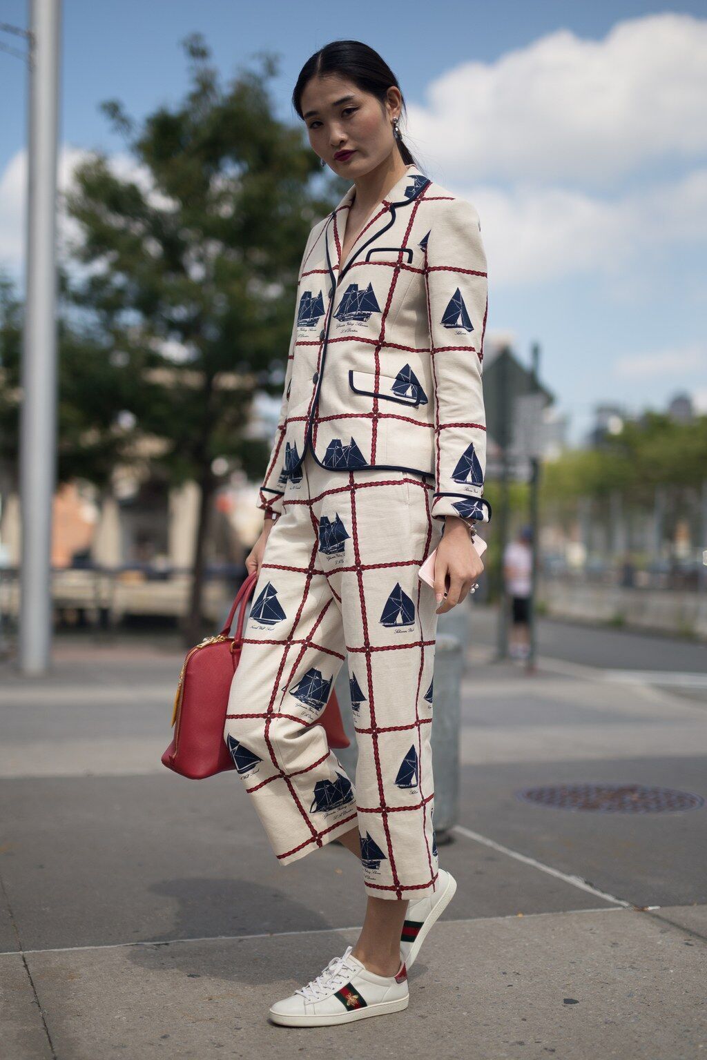 cach-ket-hop-sneakers-cho-mua-thu-dong-2018_ELLE-VN_15.jpg