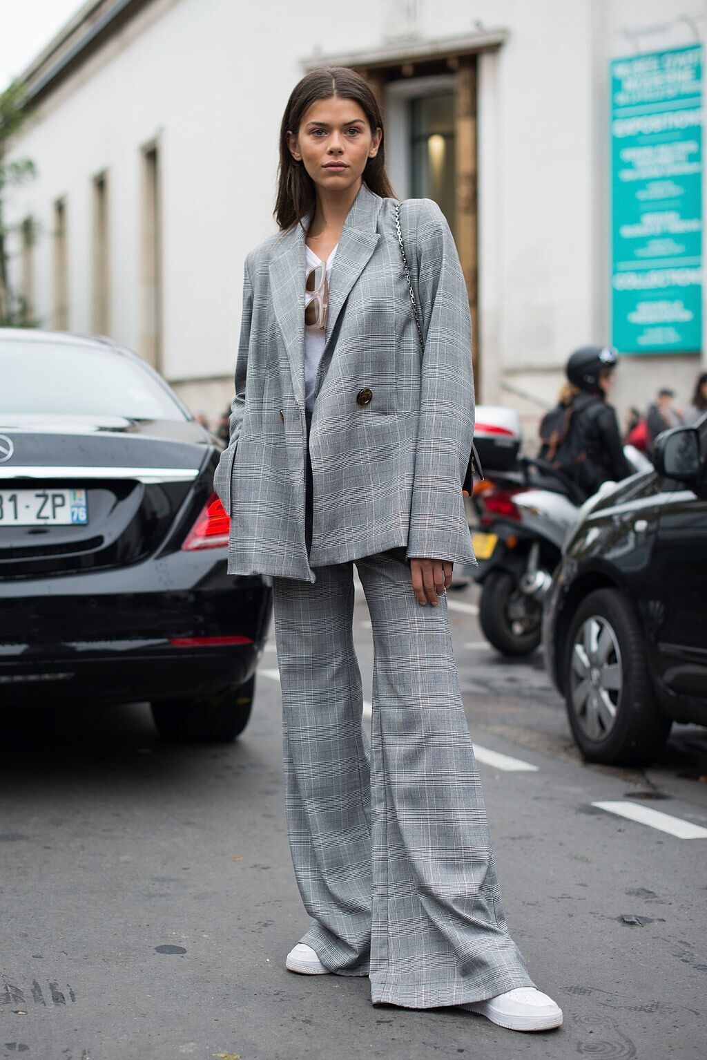 cach-ket-hop-sneakers-cho-mua-thu-dong-2018_ELLE-VN_3.jpg