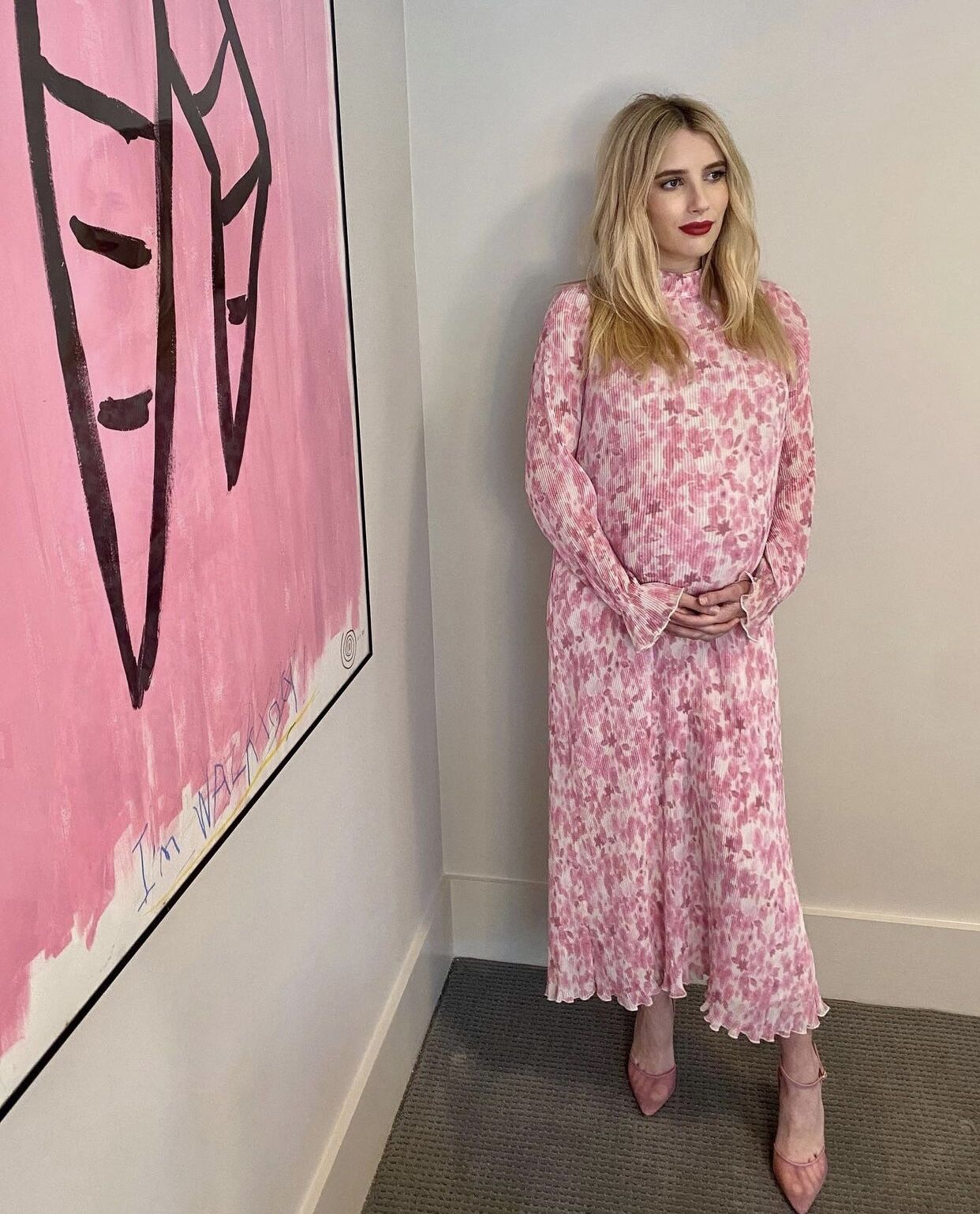 Emma Roberts và gu thời trang bầu