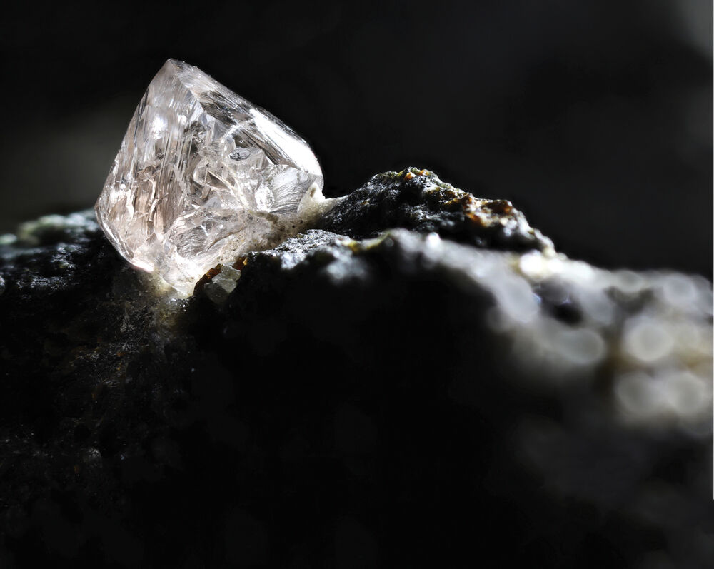 BZ_10_21_BEAUTY_Gemstones_Skincare_0003