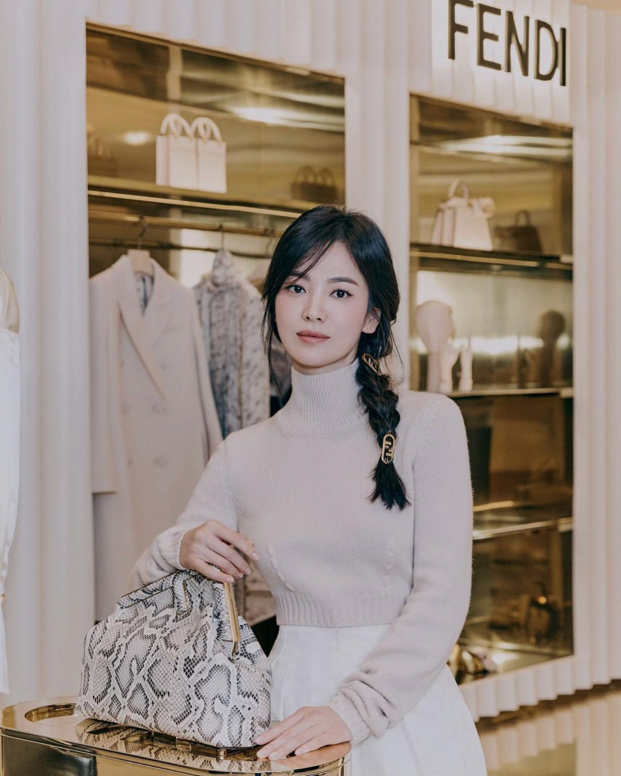 6 nguyên tắc ăn mặc sang trọng, quyền lực nơi công sở cho phái nữ