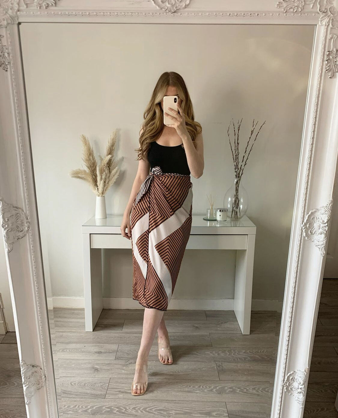 váy wrap hoạ tiết nâu