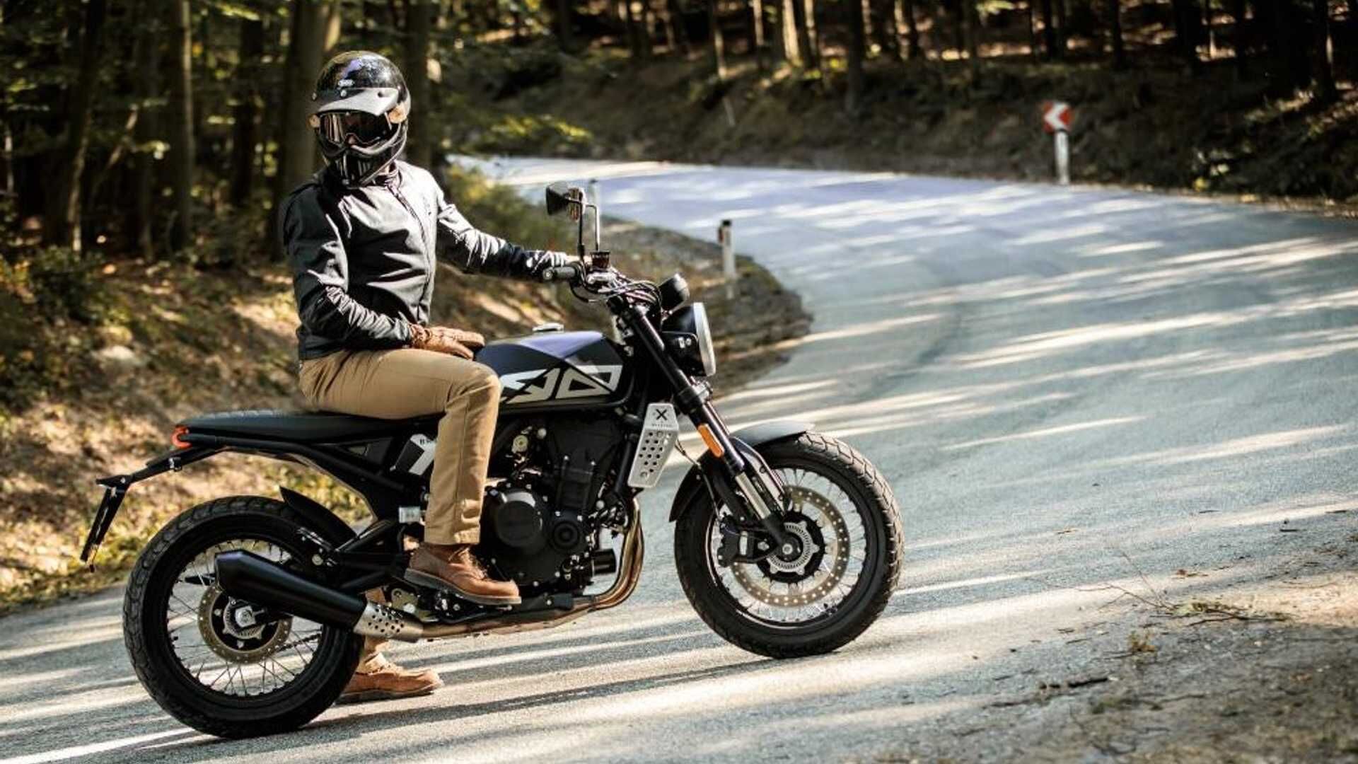 Brixton Crossfire 500 - bản sao hoàn hảo của Husqvarna Vitpilen 701