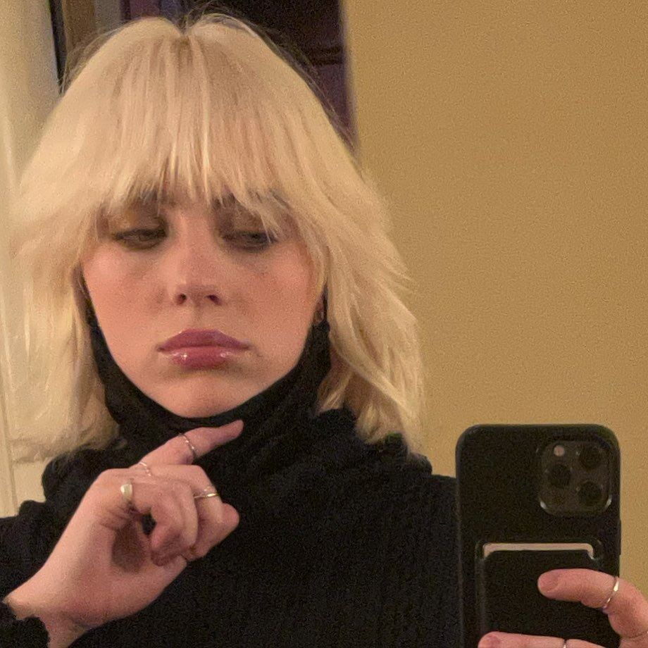 billie eilish với tóc ngắn layer