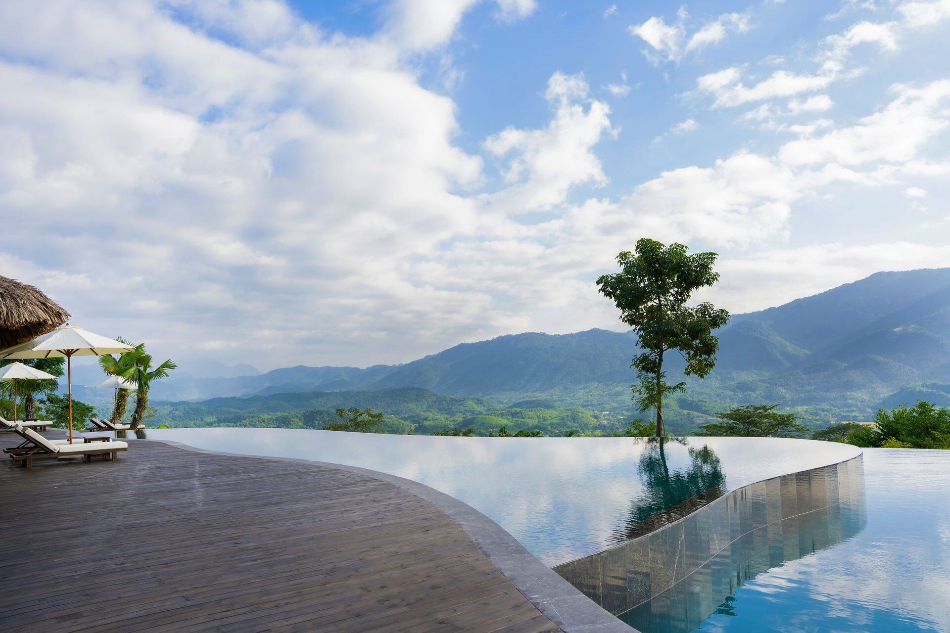 pool bar tai avana retreat mai chau