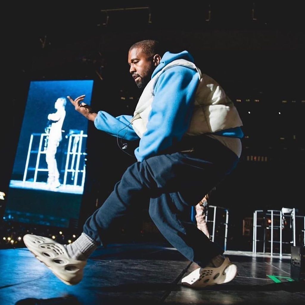 Adidas Yeezy Foam Runner: Bị chê