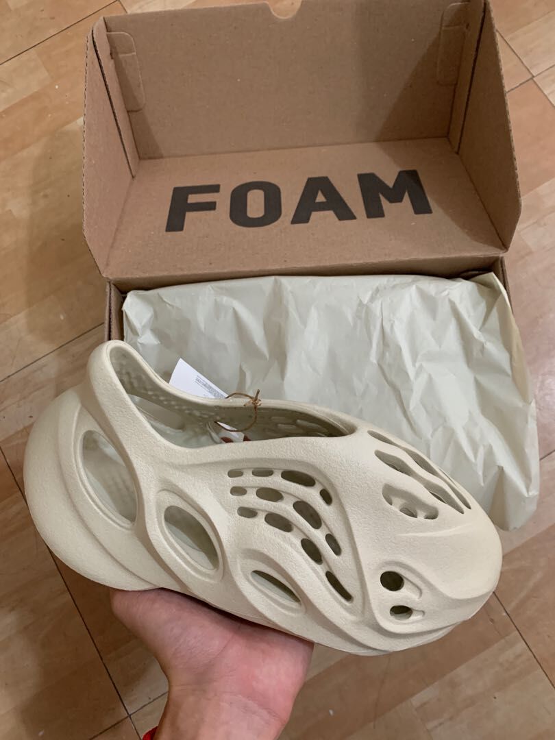 yeezyfoamrunnersand1616988714b821b57a-16209638555941051244483.jpg