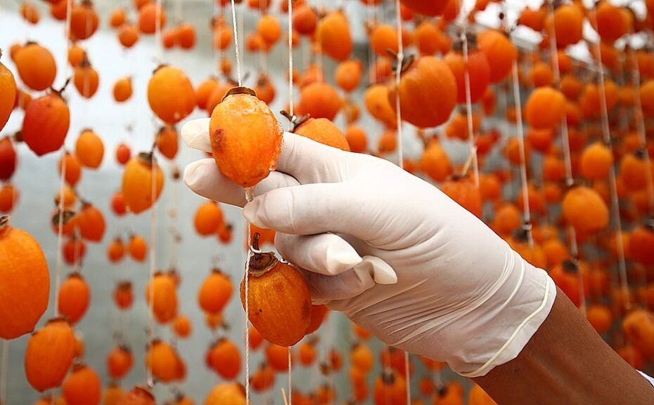 Kỳ công như làm hồng treo gió Đà Lạt