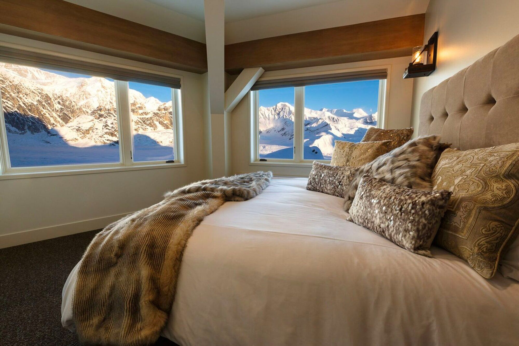 At Alaska's Sheldon Chalet, I Learned the Magic of Disconnecting | Vogue