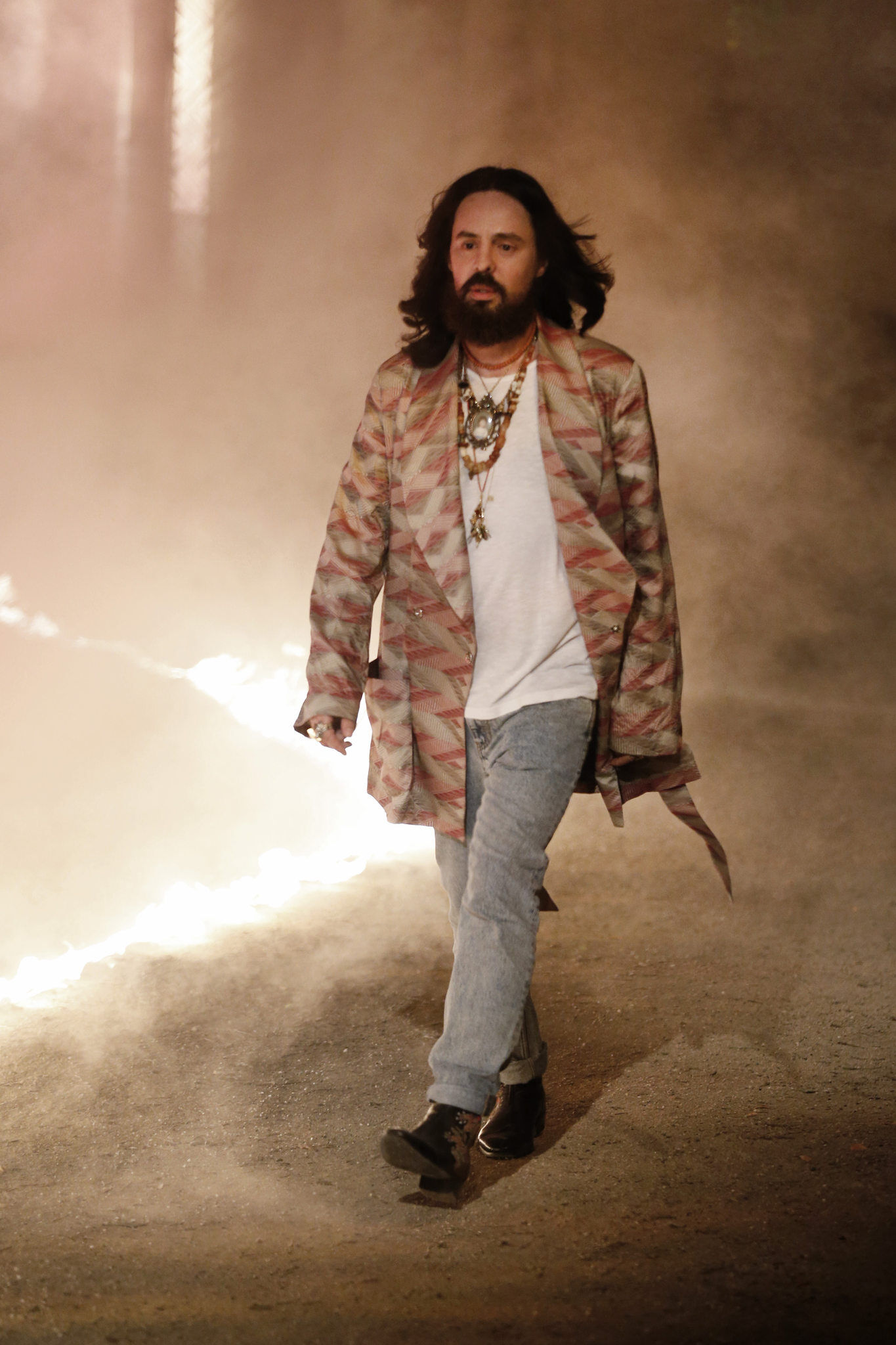 Những câu nói hay của NTK Alessandro Michele về cái tôi khác biệt | ELLE
