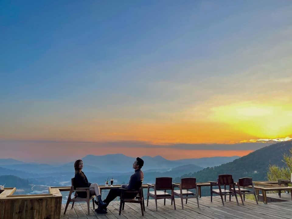 Du lịch Đà Lạt ngắm hoàng hôn lãng mạn ở tiệm cafe hoàng hôn chiều - iVIVU.com