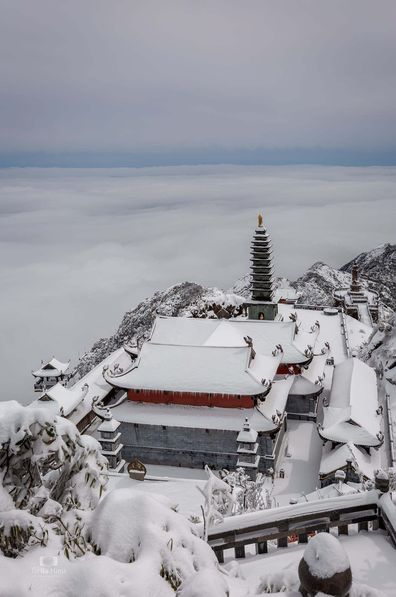 Du khách ùn ùn đặt tour Sa Pa, "ăn ngủ" trên đỉnh Fansipan chờ săn tuyết - 1