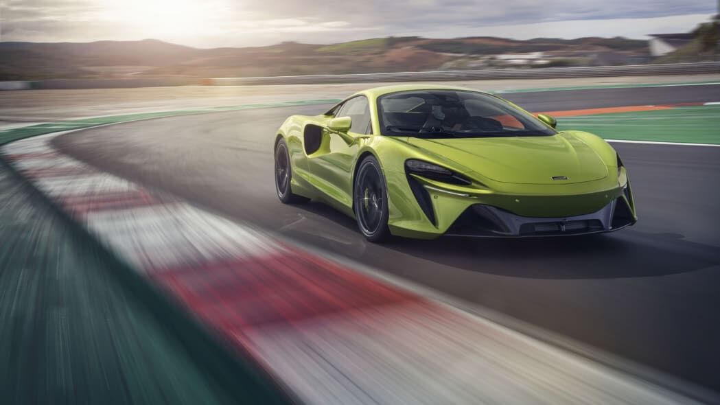 Siêu xe McLaren Artura hoãn lịch bán ra tới tháng 7/2022