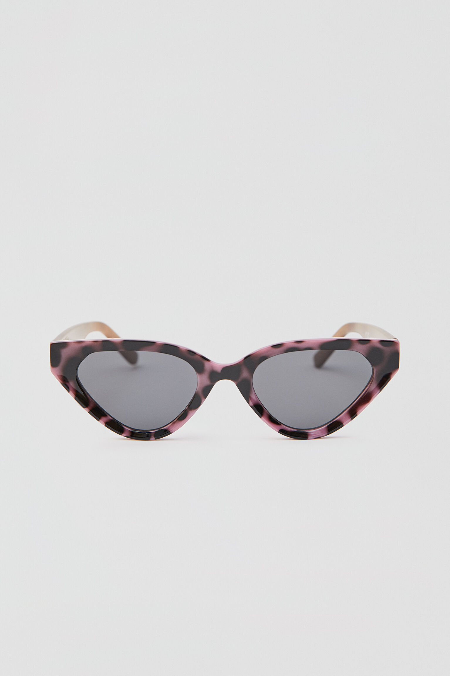 kính mát mắt mèo pullandbear