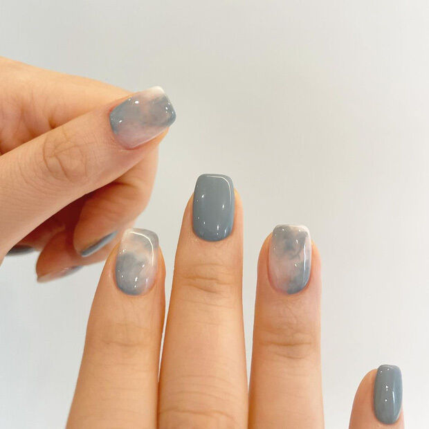 Phủ một lớp bóng loáng lên nail cũng hay ho lắm! (Ảnh: Blog giải trí)