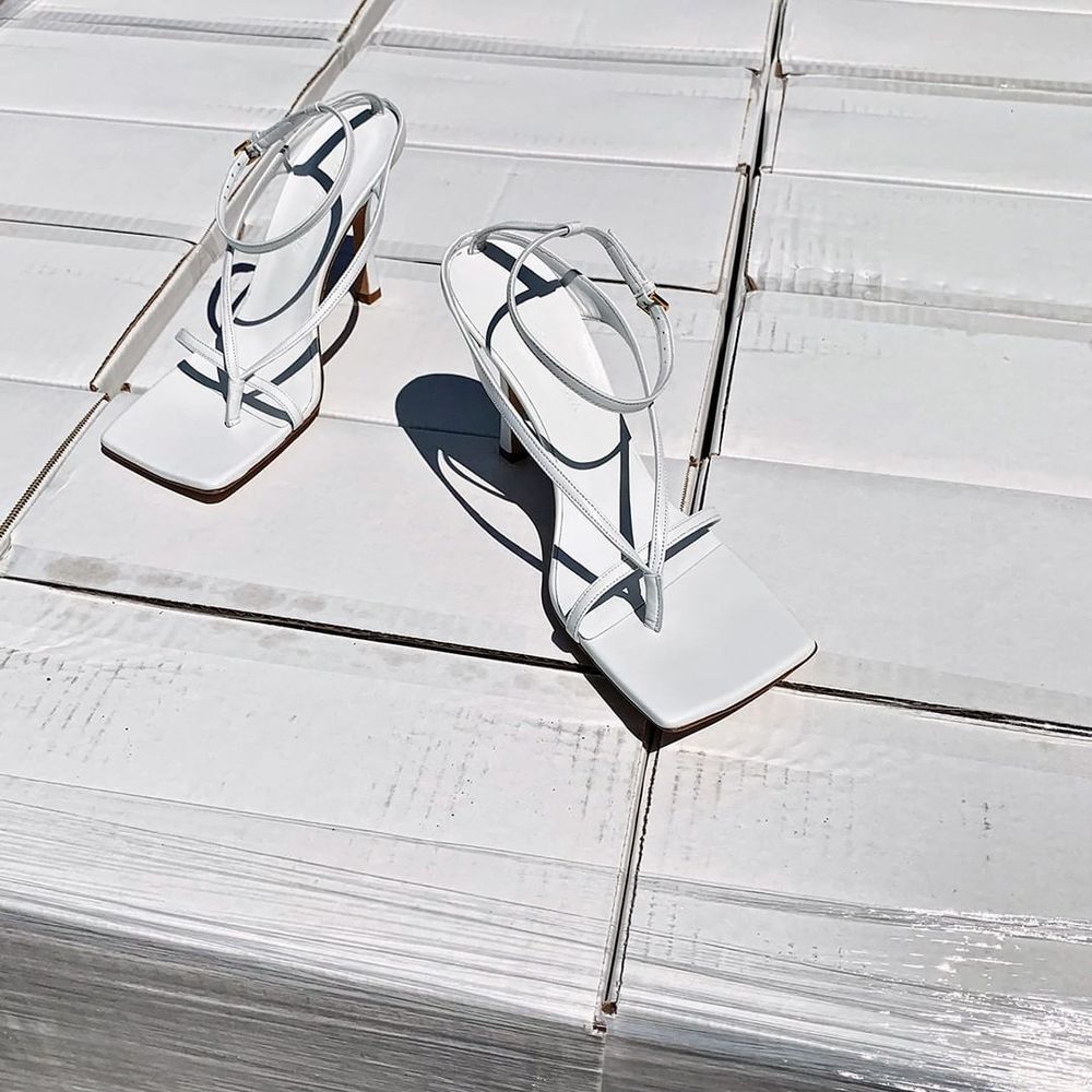 Mẫu sandal mũi vuông này là 1 ví dụ điển hình. (Ảnh: Pinterest)