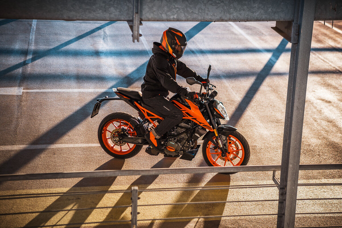 KTM 200 Duke 2021 sắp về Việt Nam, giá bán dự kiện 99 triệu đồng KTM-200-Duke-2021 (3).jpg