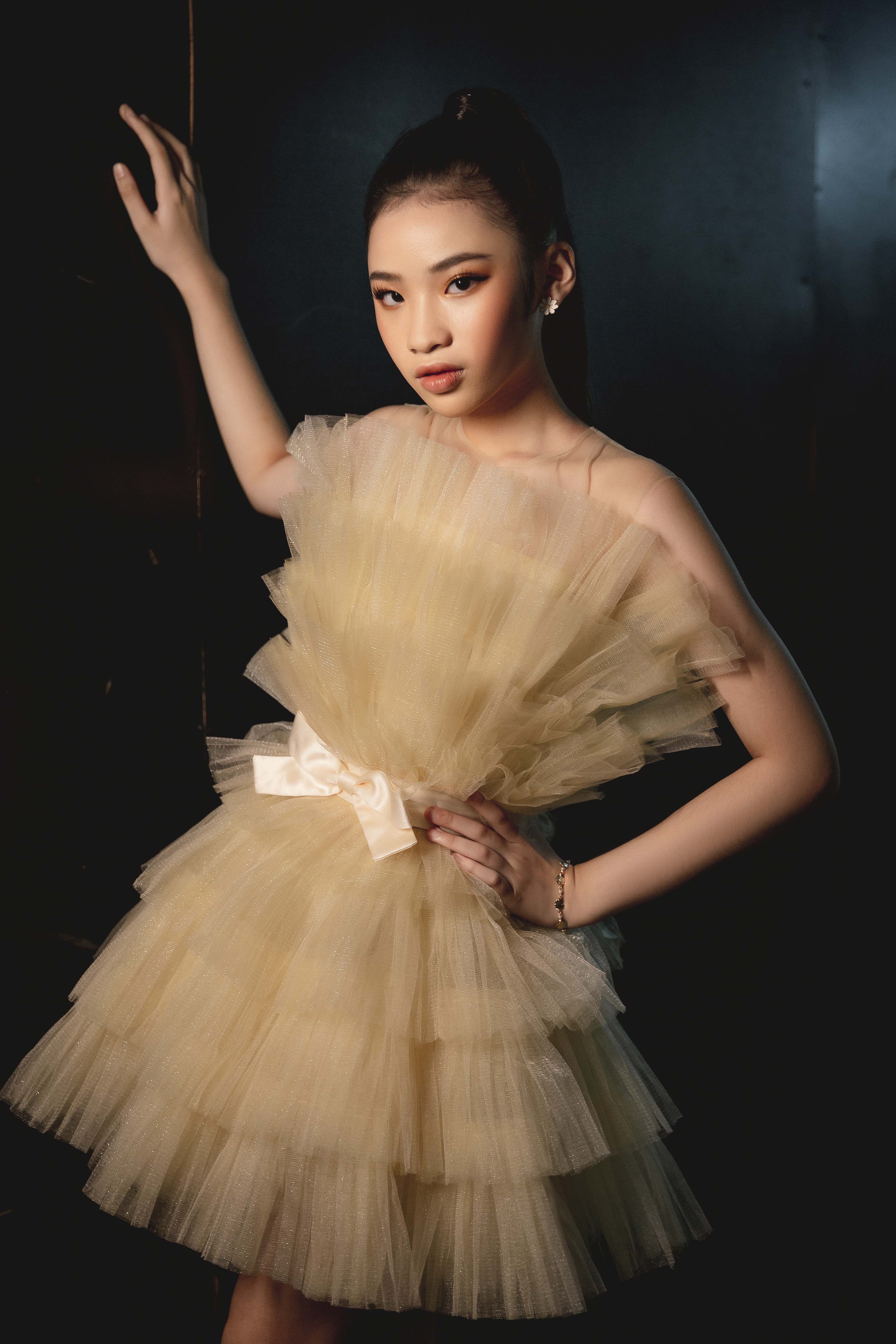 Cả showbiz hoá công chúa đẹp nao lòng trong những thiết kế của Nguyễn Minh Công