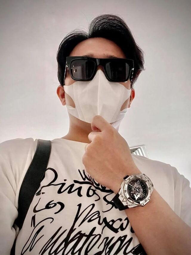 Trấn Thành đeo đồng hồ hơn 1 tỷ đồng