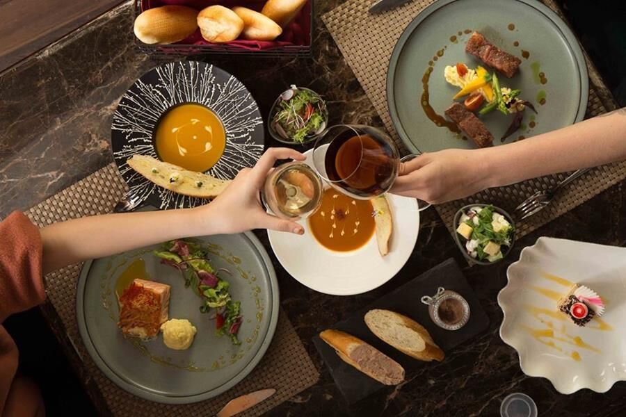 Lý do nhà hàng sang trọng bậc nhất luôn phục vụ khẩu phần ăn bé tí