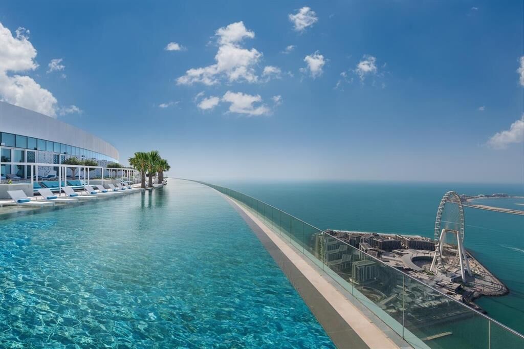 Bể bơi vô cực cao nhất thế giới tại Dubai