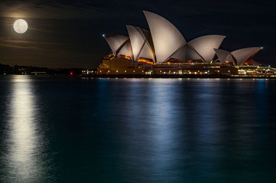 Hãng hàng không Qantas của Australia cháy vé chuyến bay ngắm siêu trăng chỉ trong 2 phút rưỡi.