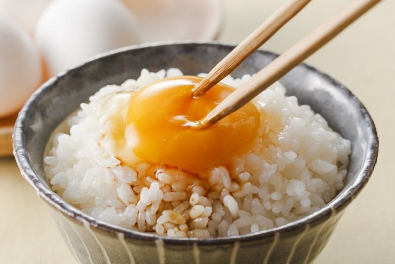 cơm trộn trứng sống của Nhật