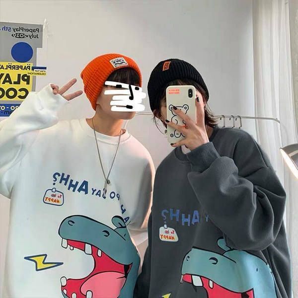 Cùng cute bên áo sweater cặp