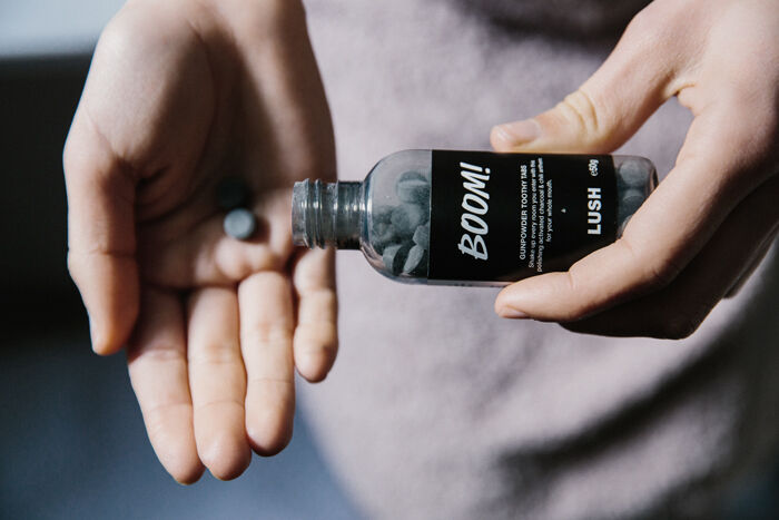 Viên nén kem đánh răng Lush Cosmetics