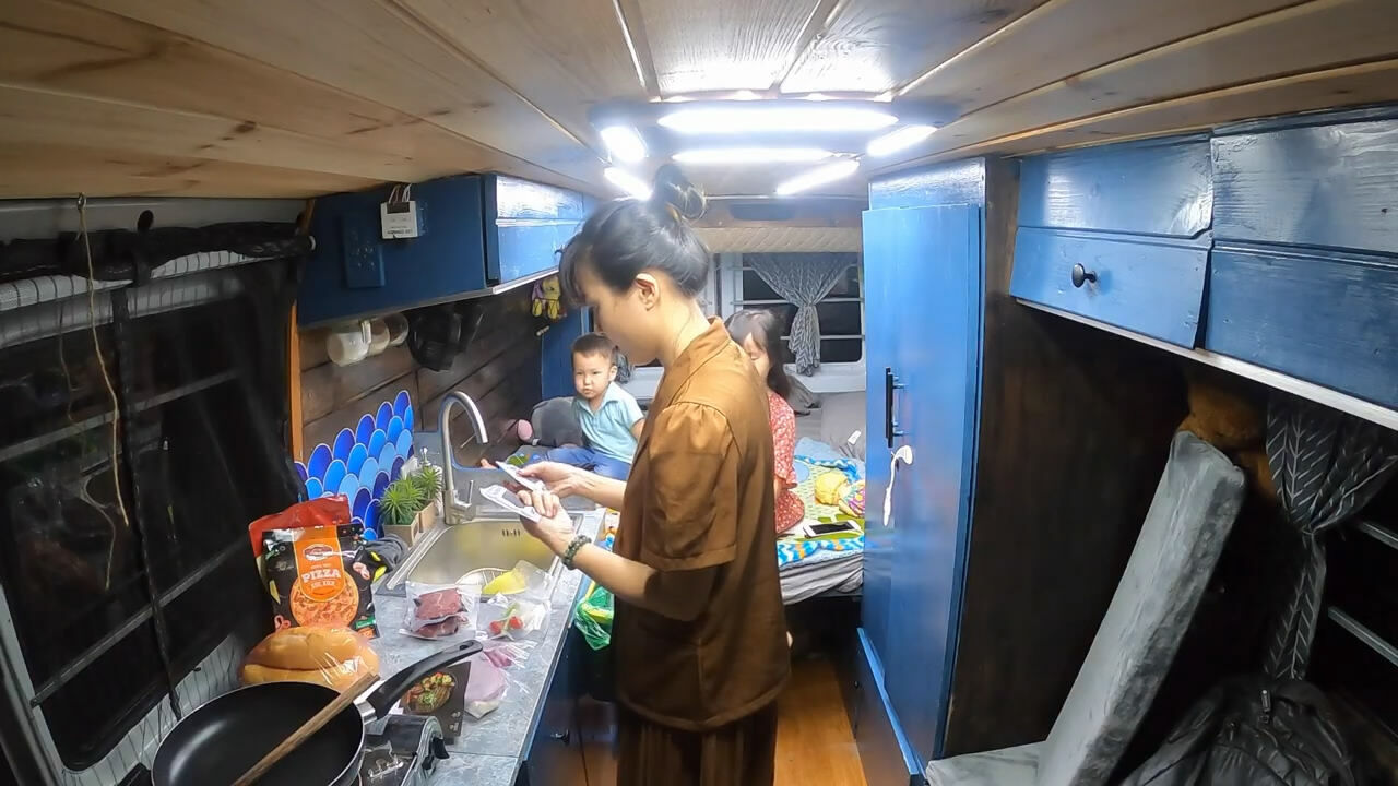 Mùa dịch covid-19: Du lịch “không chạm” với những chiếc xe “khách sạn” - 5