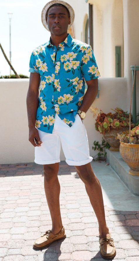 Áo Hawaii và quần shorts
