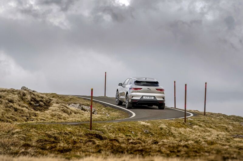 SUV Jaguar I-PACE vượt thử thách Everesting chỉ với 1 lần sạc-2