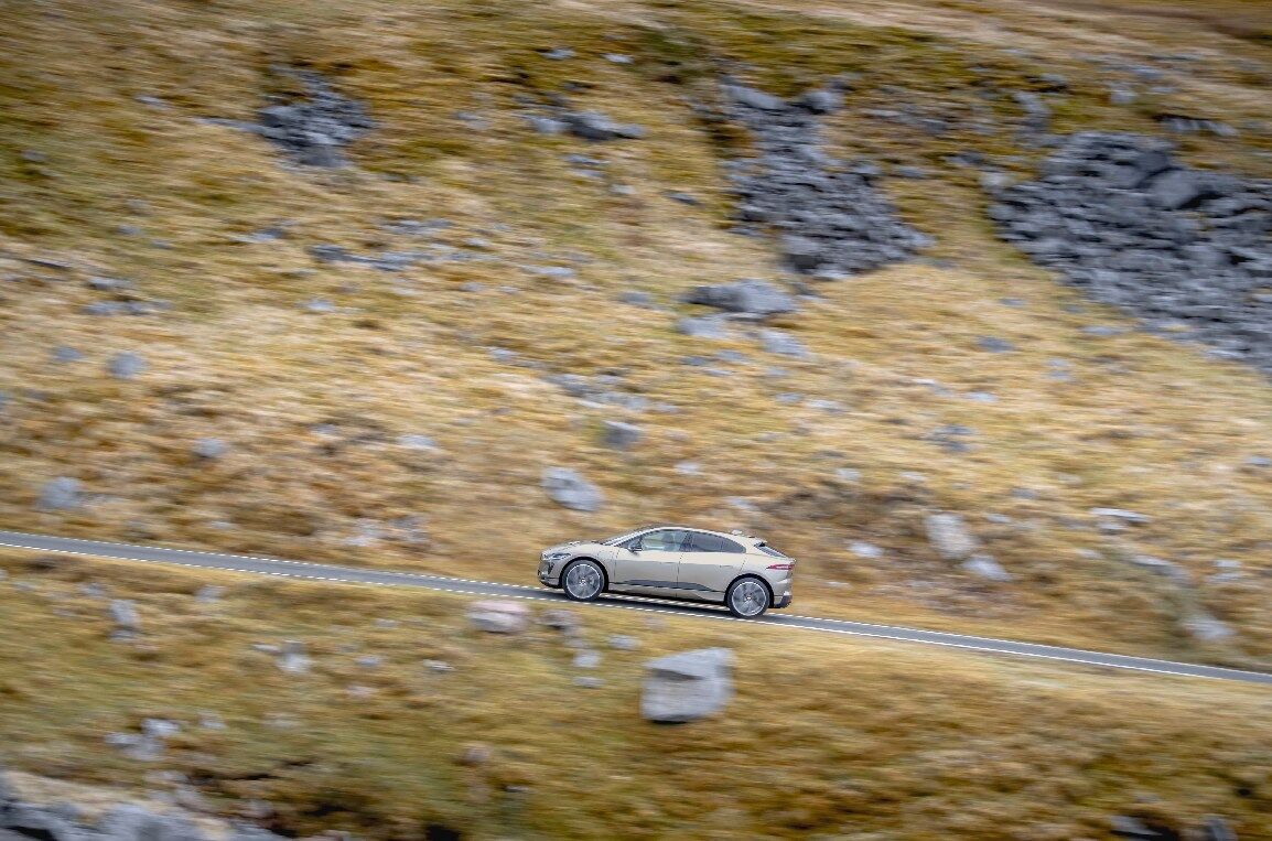 SUV Jaguar I-PACE vượt thử thách Everesting chỉ với 1 lần sạc-4